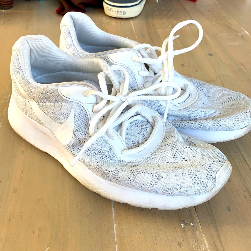 NIKE White Lace Running Sneakers Size 8.5